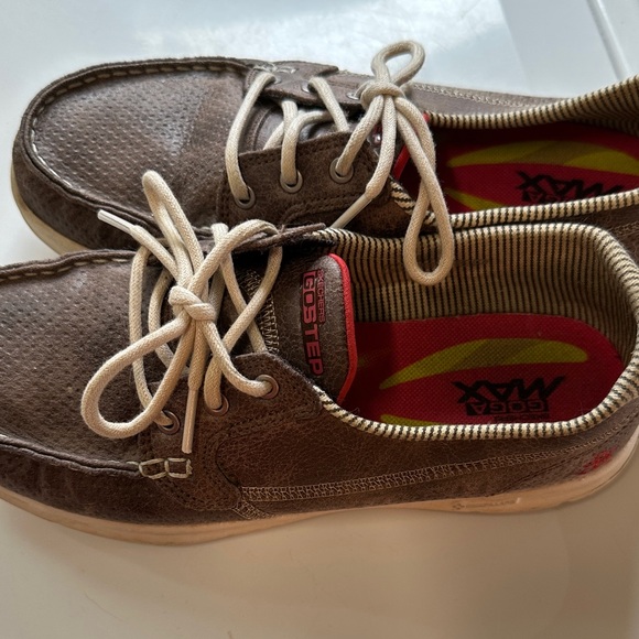 Skechers Brown Casual Womens Shoes GOGA Max 7.5 - Picture 1 of 8